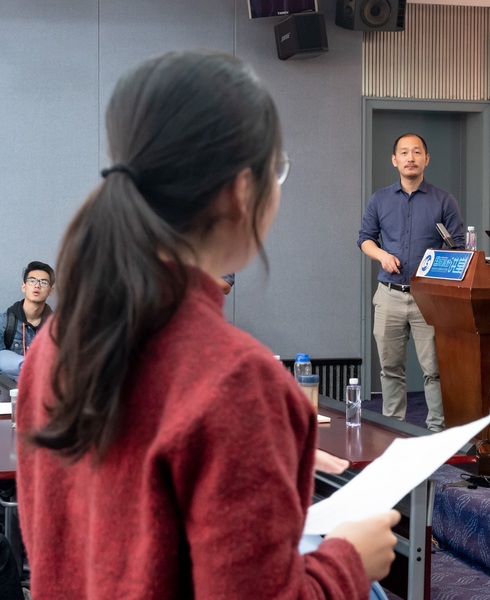 中科院化学所侯剑辉研究员,瑞典林雪平大学高峰教授应邀访问课题组并